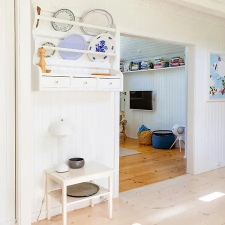 Traditional Scandinavian Log House Close To Arreso *
