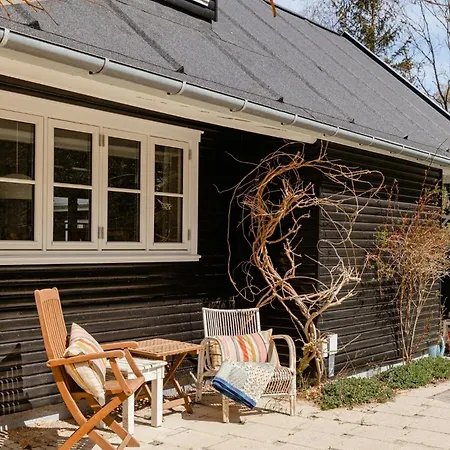 Traditional Scandinavian Log House Close To Arreso