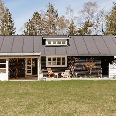 Traditional Scandinavian Log House Close To Arreso